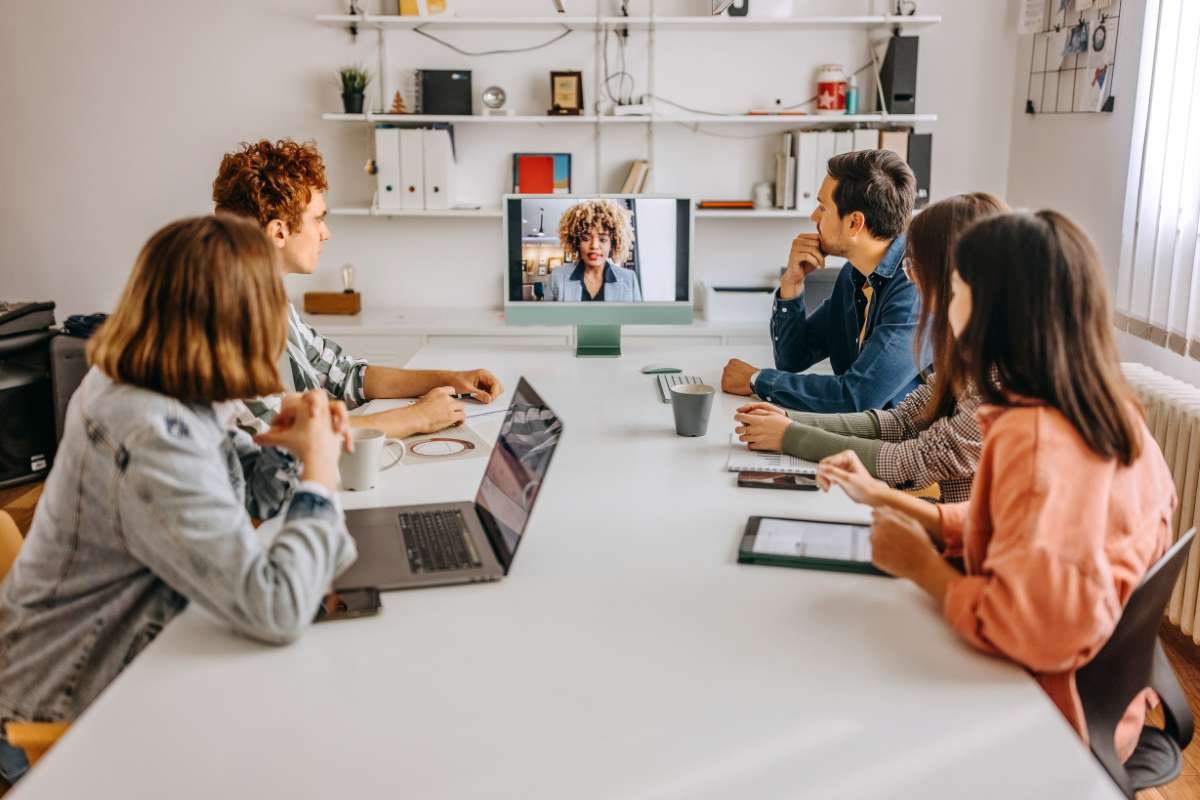 Should You Manage Team Payments In-House or Use a Service? | The Enterprise World 