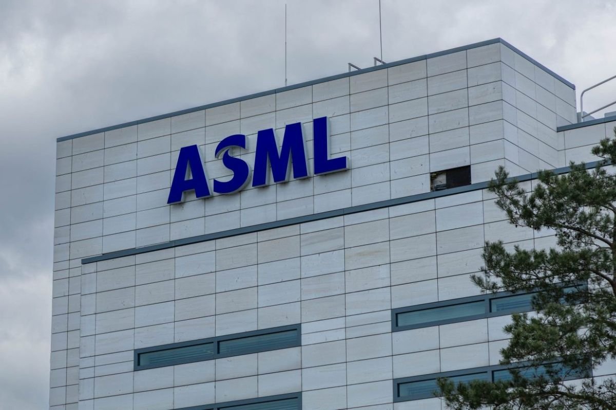 5 Tech Firms Gaining on Magnificent 7 Stocks | The Enterprise World
