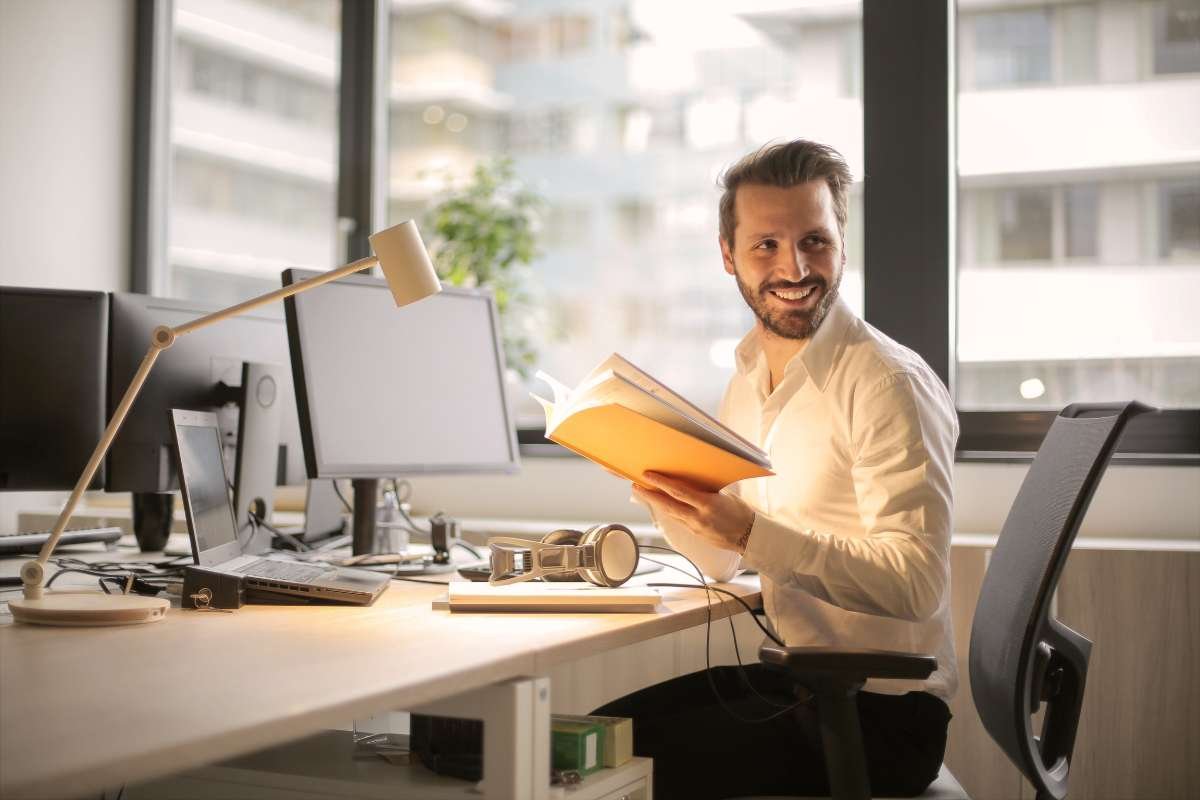 20 Best Business Books for Startups That Help You Lead With Confidence