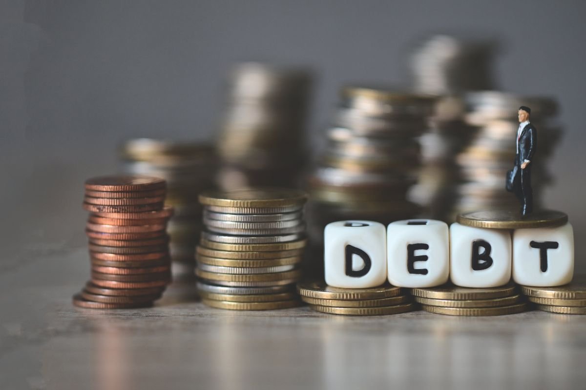 What Are the Risks of Taking Loans from Unlicensed Money Lenders? | The Enterprise World 