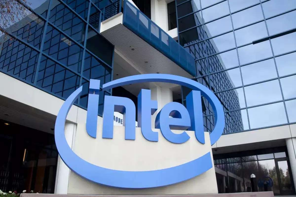 SoftBank Invests $2 Billion in Intel to Boost U.S. Chip Comeback
