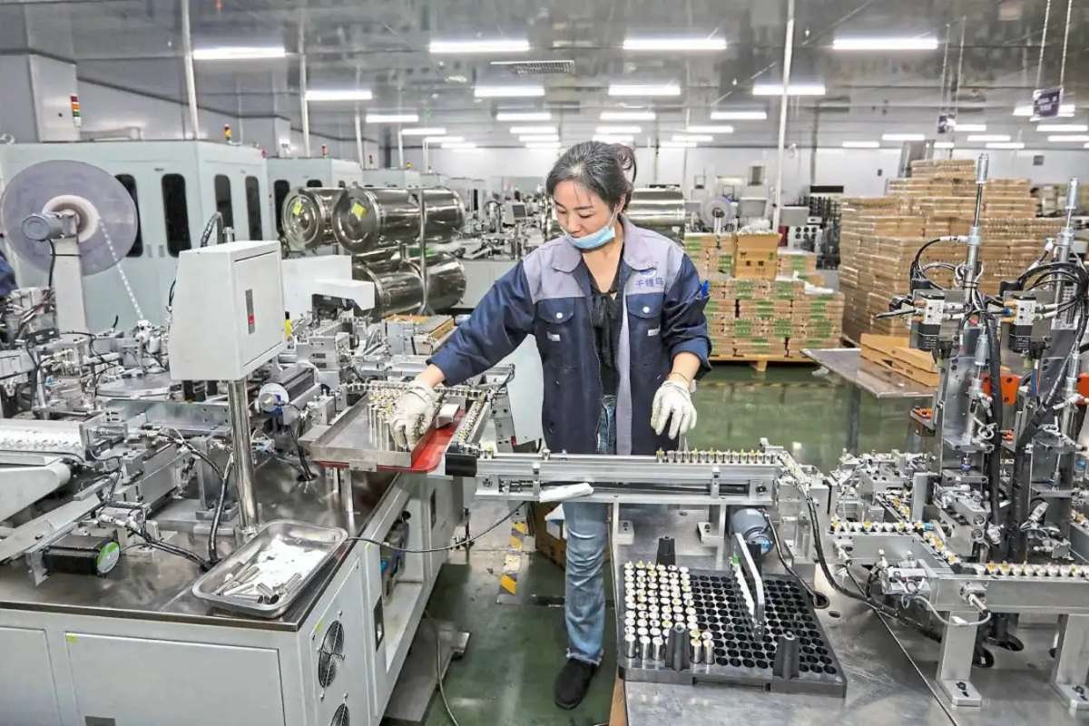 China’s Economy Slows as Retail Sales and Industrial Output Miss Expectations
