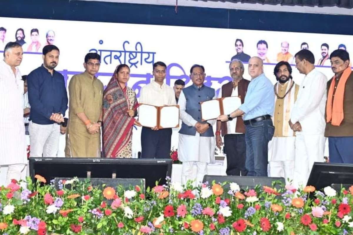 EaseMyTrip Partners with Raipur District Administration to Empower Youth and Boost Tourism through Project Paryatan Saathi