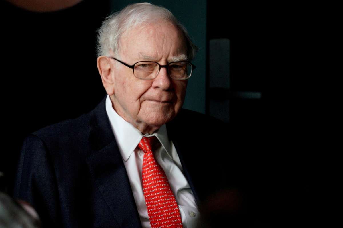 Warren Buffett Shuns Stock, Hoards Cash Amid Market Jitters | The Enterprise World