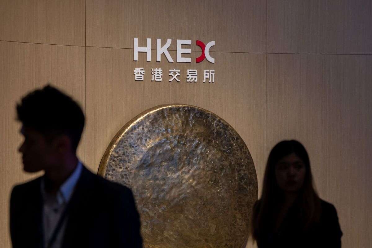 Chinese AI Stocks Surge Into 2026 as Chip IPOs Ignite Hong Kong Listings