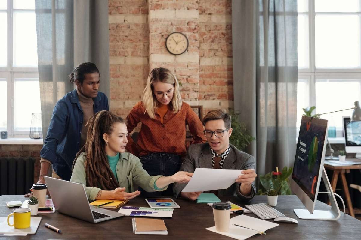 How to Identify Reputable Services in a Crowded Digital Marketplace?