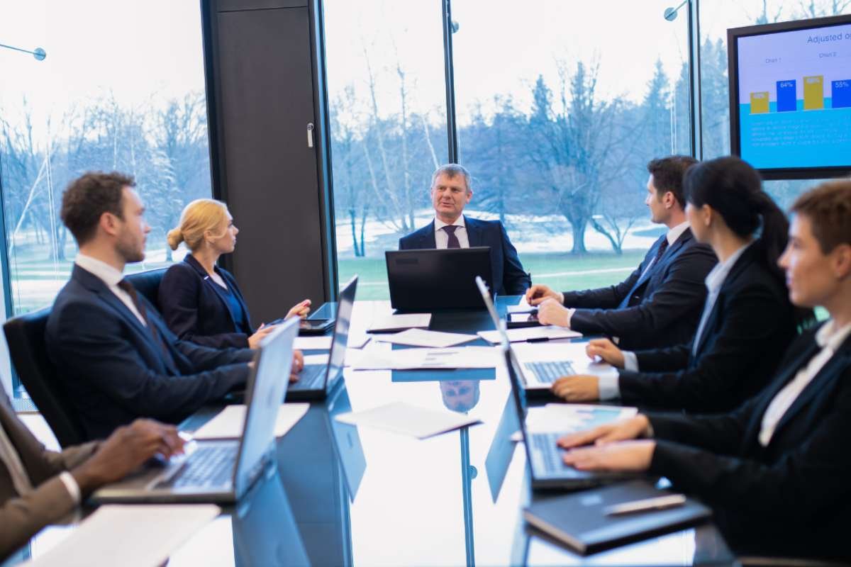 Chairman vs CEO: 10 Differences Most People Get Wrong, still in 2026 | The Enterprise World